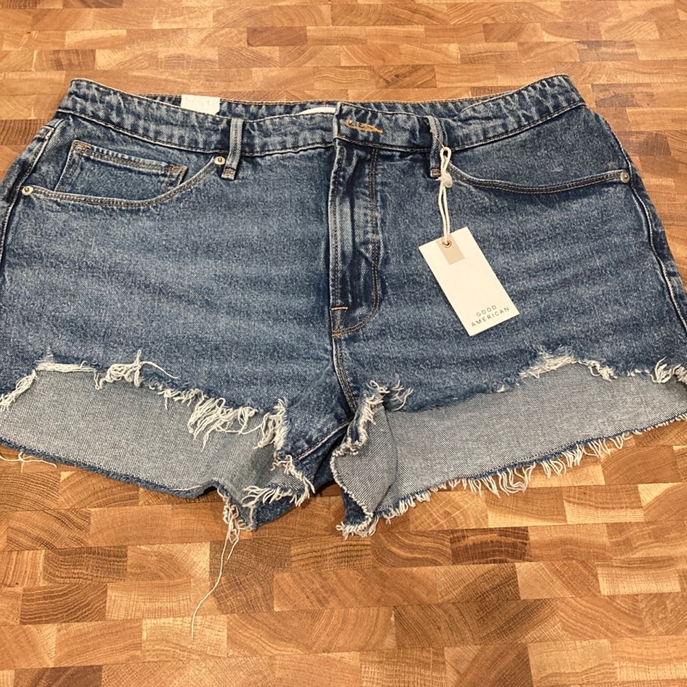 NWT Good American Distressed Jean shorts